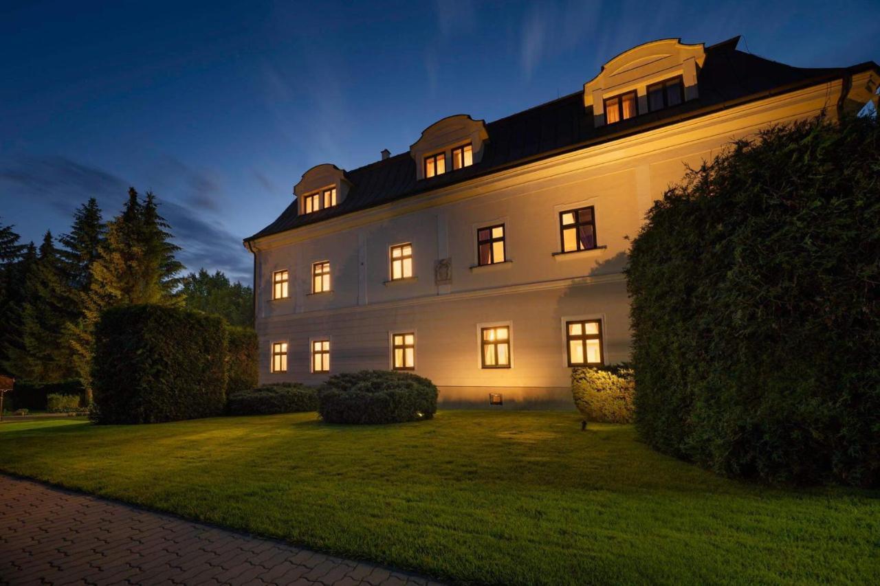 Hotel Villa Necas 질리나 외부 사진