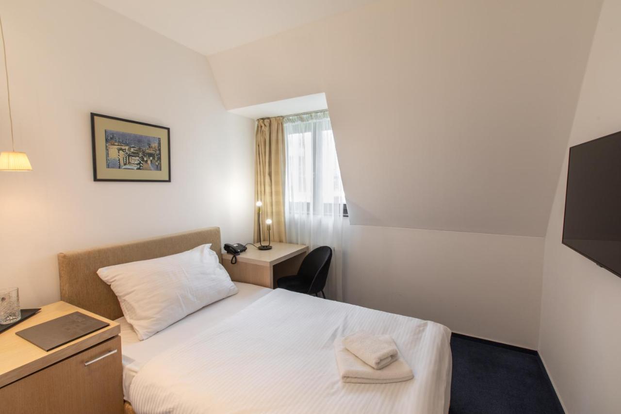 Hotel Villa Necas 질리나 외부 사진