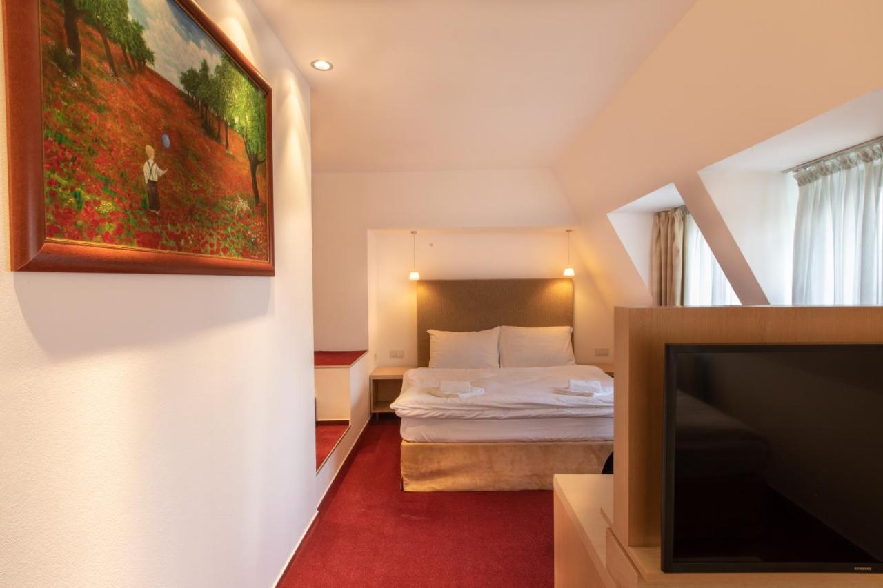 Hotel Villa Necas 질리나 외부 사진