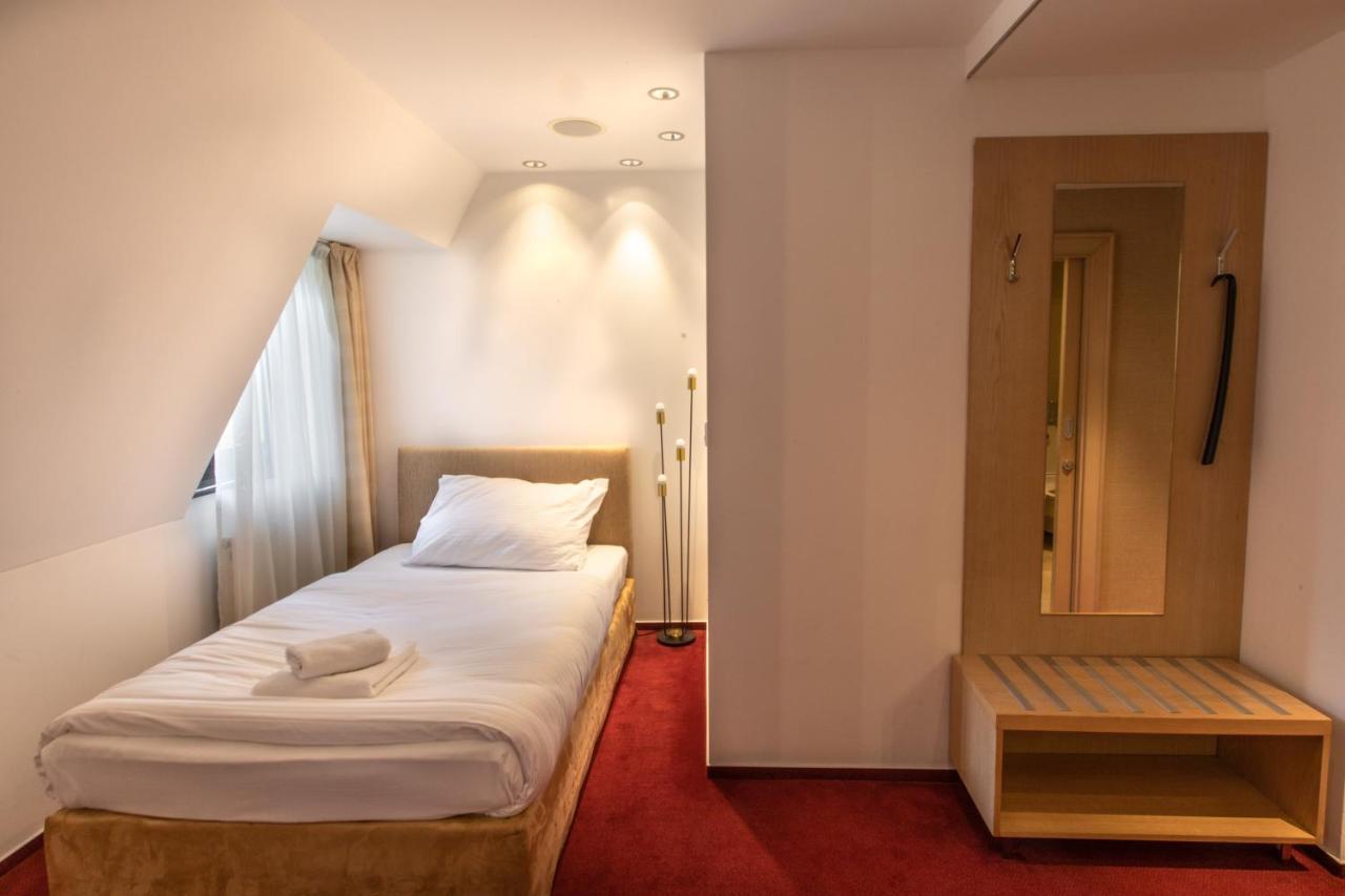 Hotel Villa Necas 질리나 외부 사진