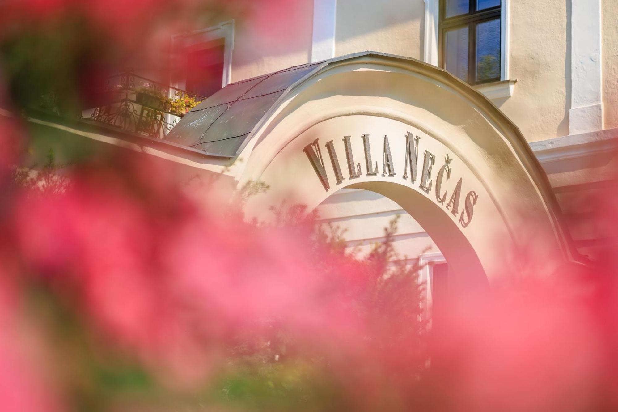 Hotel Villa Necas 질리나 외부 사진