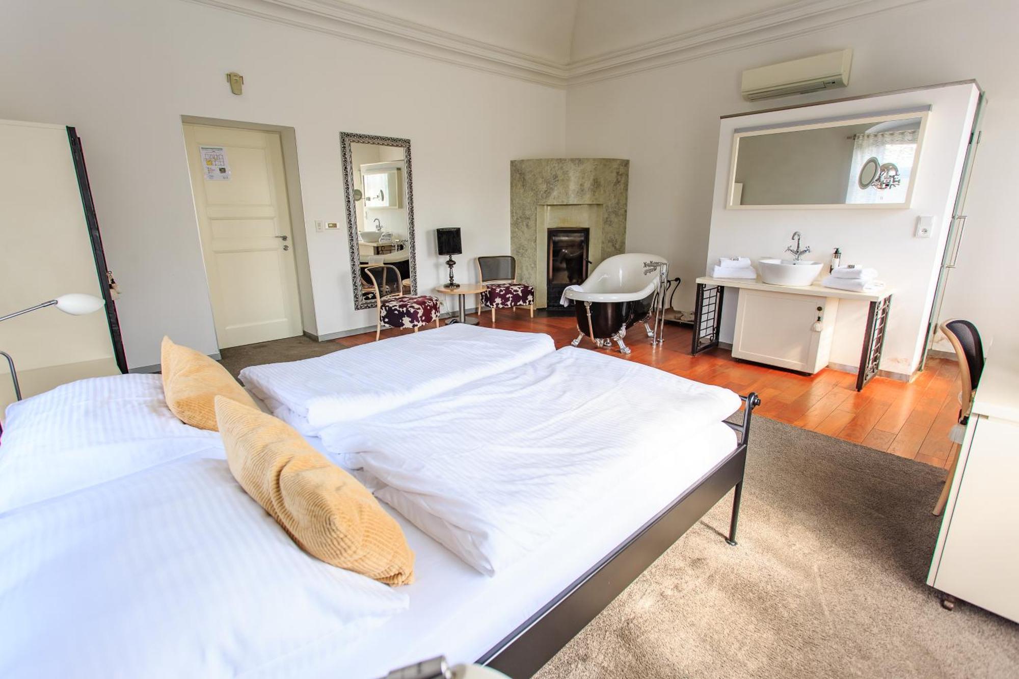 Hotel Villa Necas 질리나 외부 사진