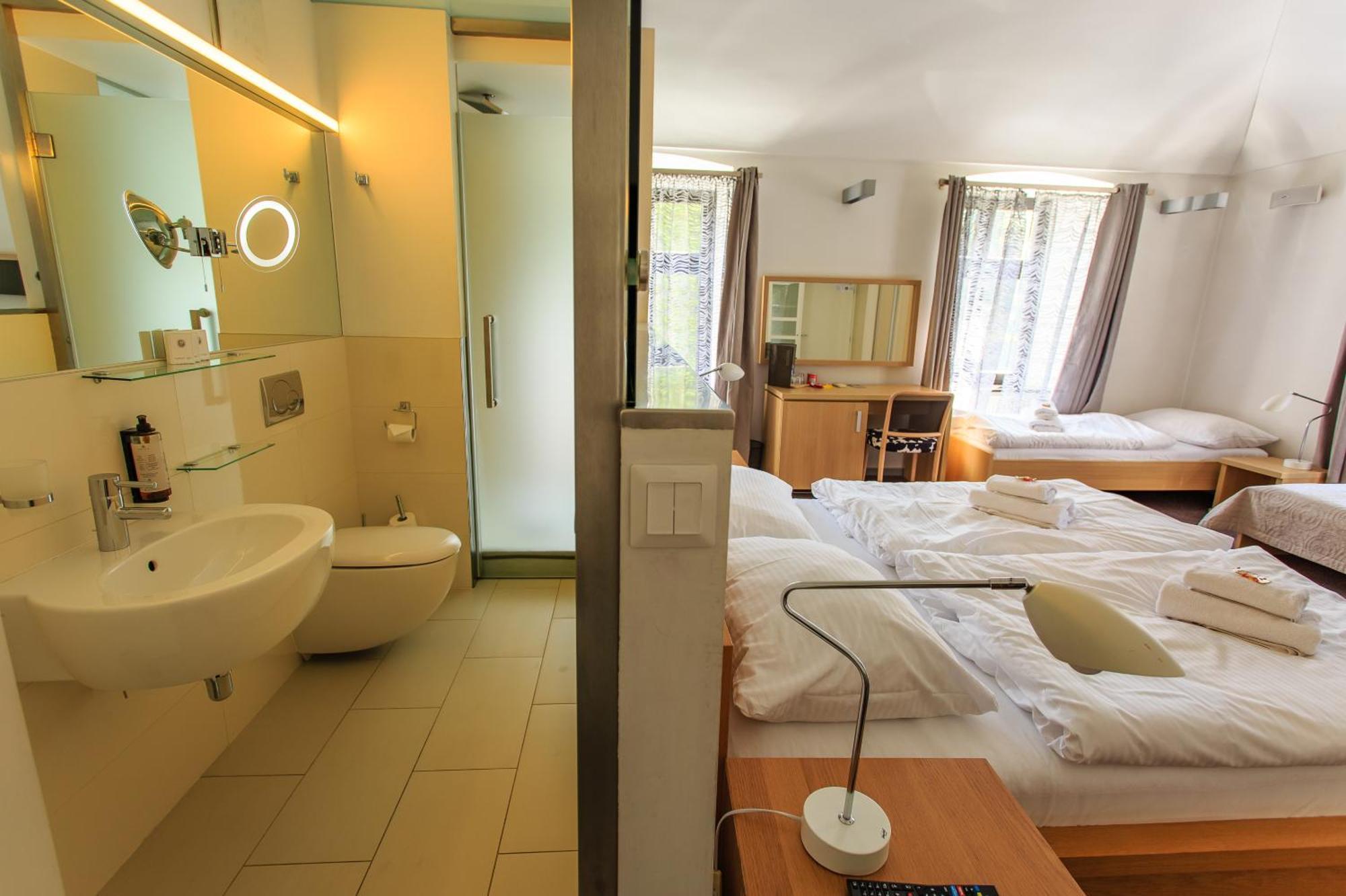 Hotel Villa Necas 질리나 외부 사진