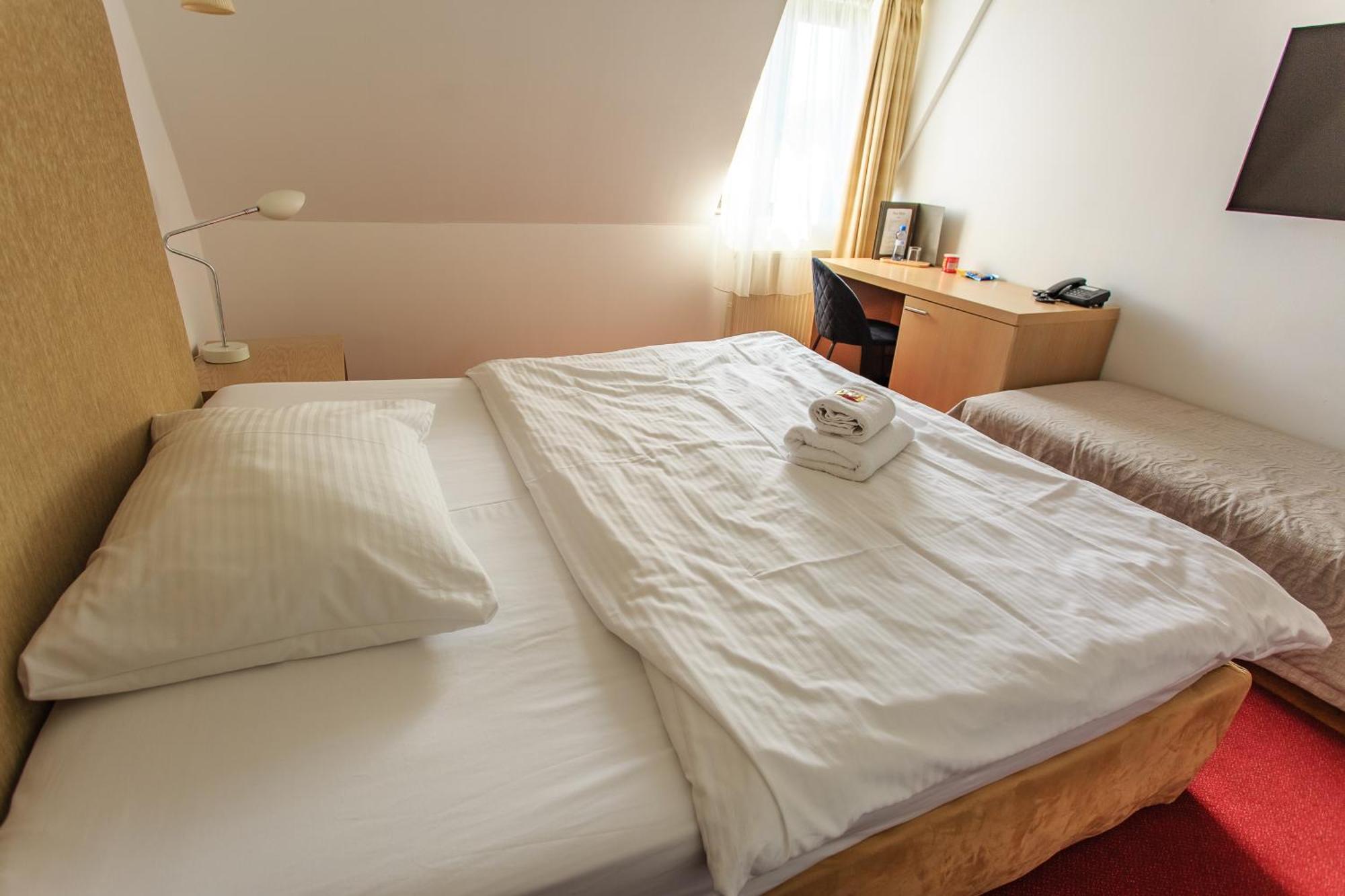 Hotel Villa Necas 질리나 외부 사진