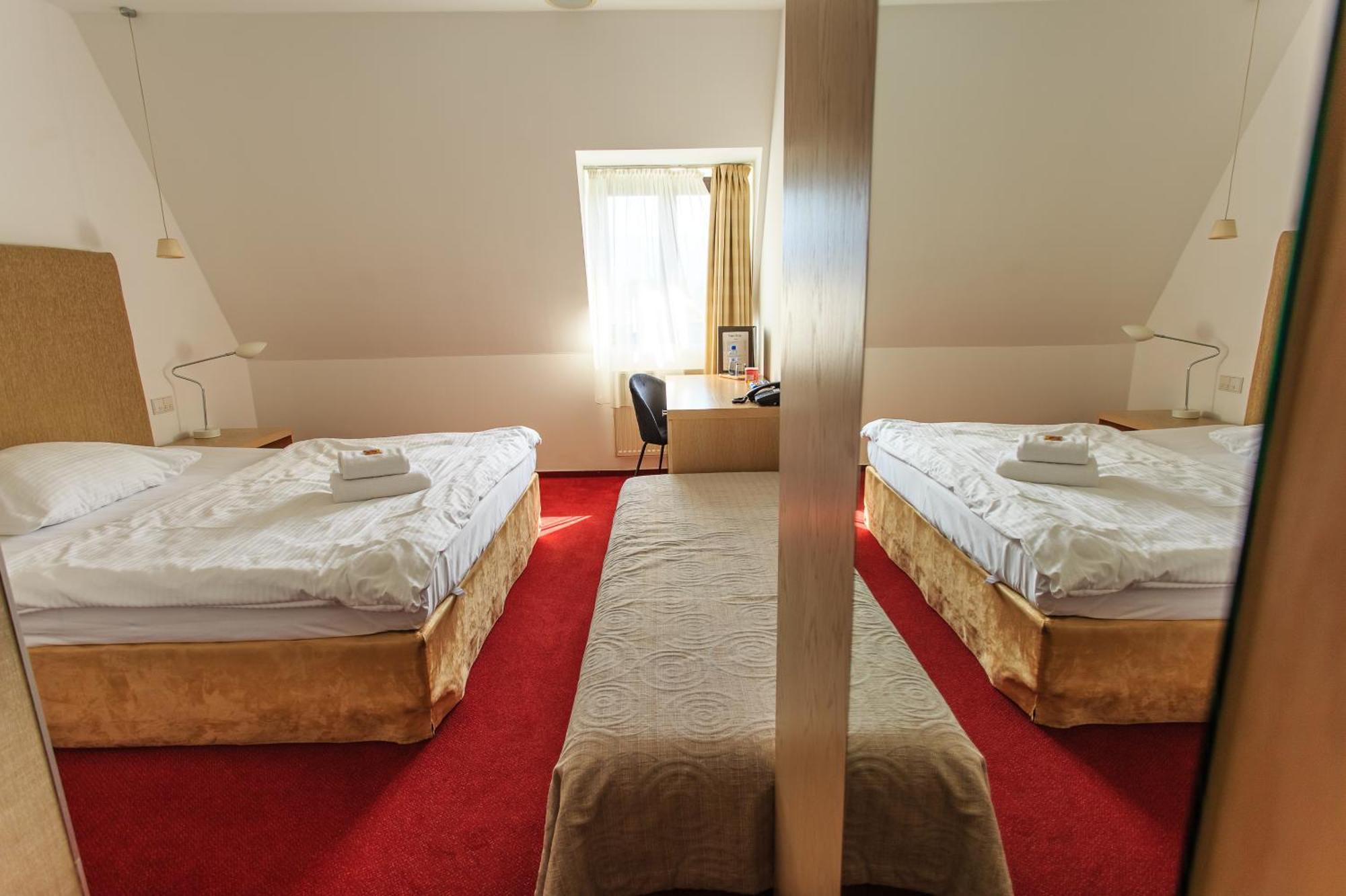 Hotel Villa Necas 질리나 외부 사진