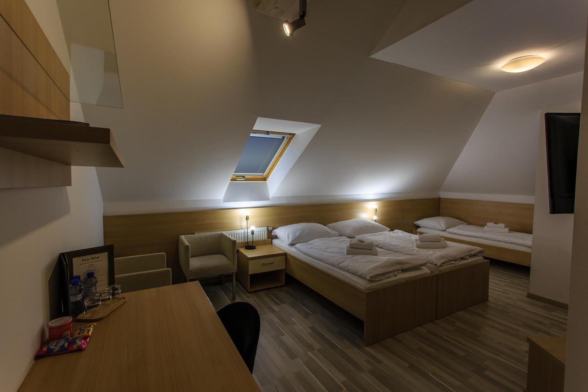 Hotel Villa Necas 질리나 외부 사진