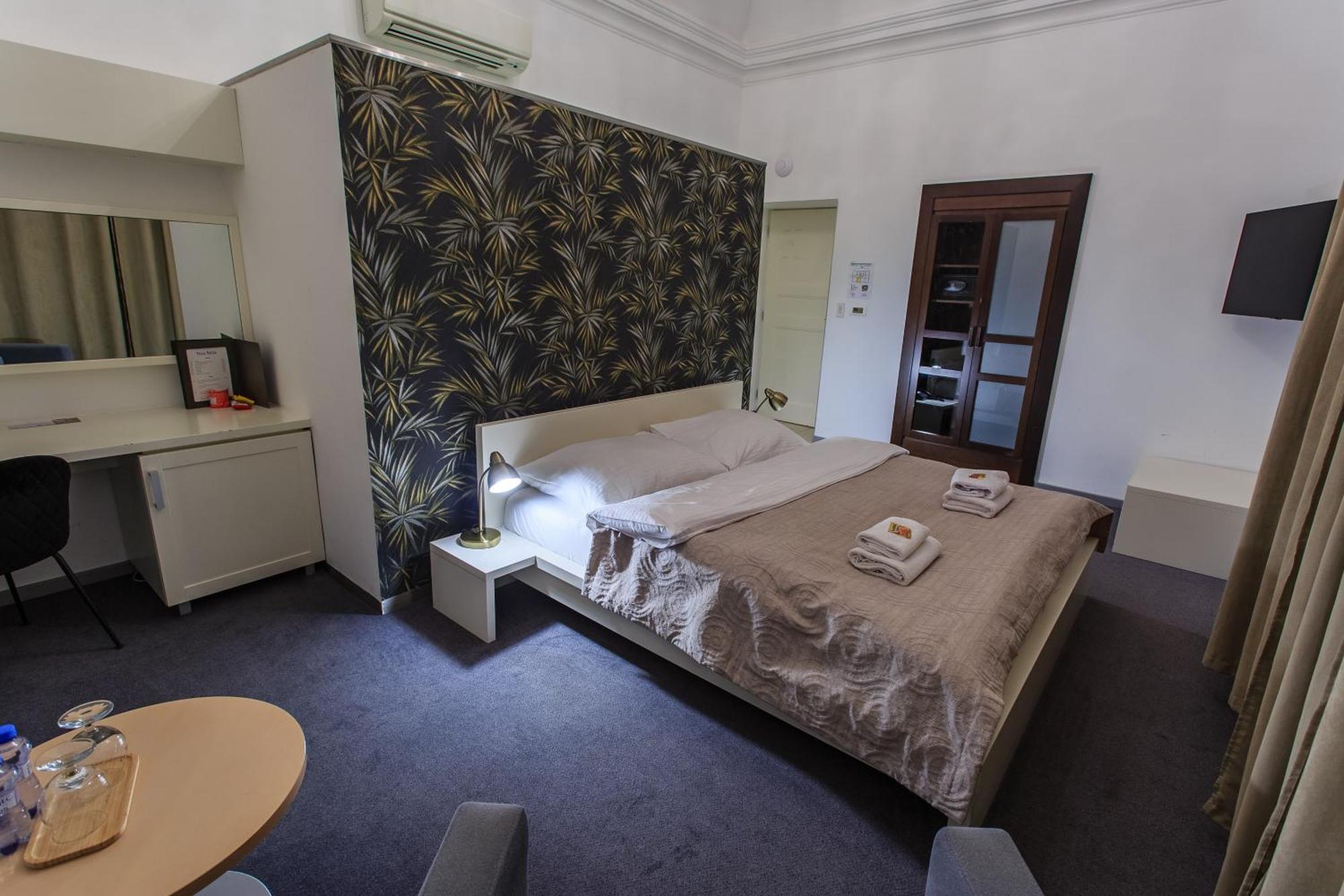Hotel Villa Necas 질리나 외부 사진