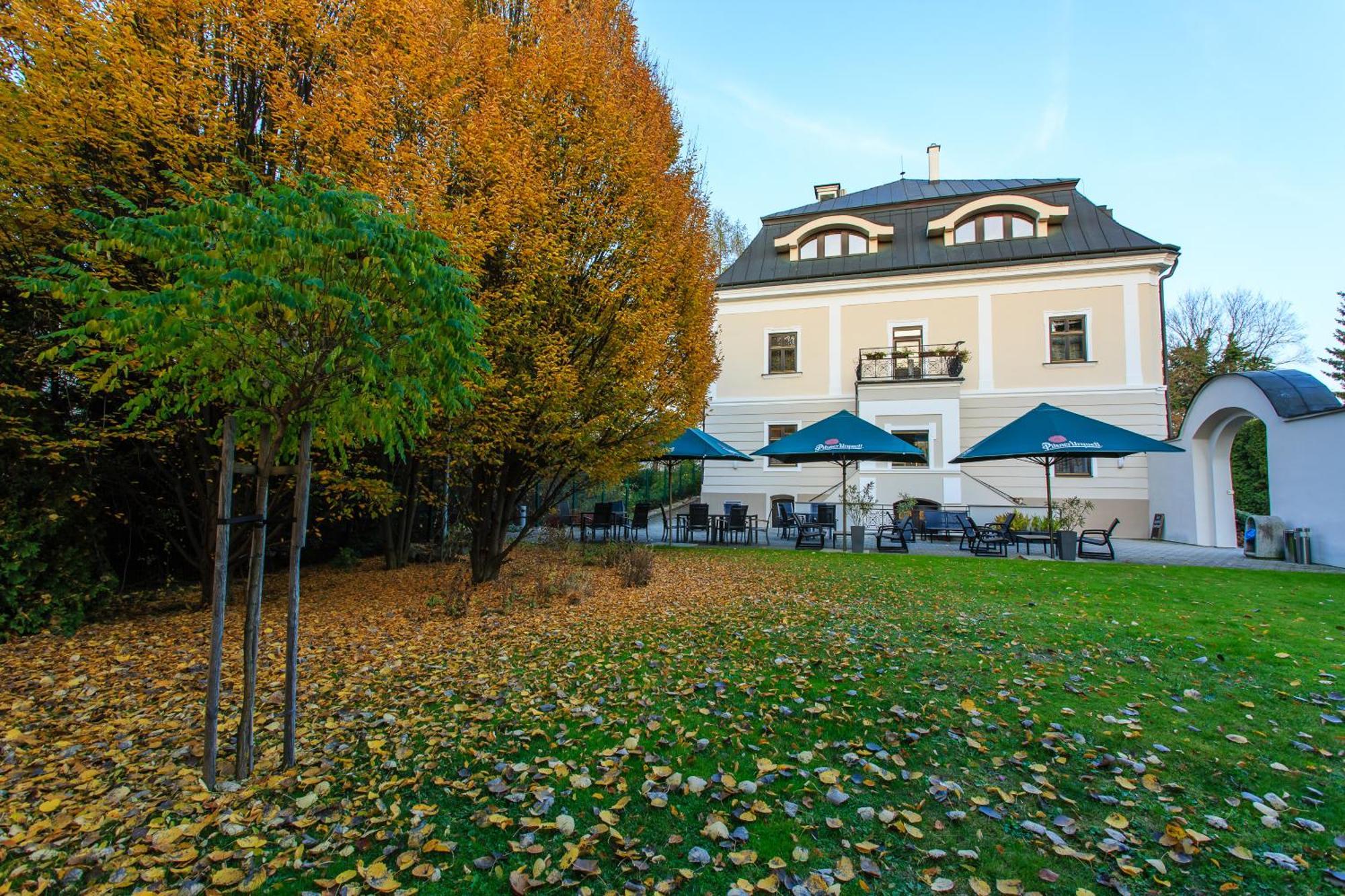 Hotel Villa Necas 질리나 외부 사진