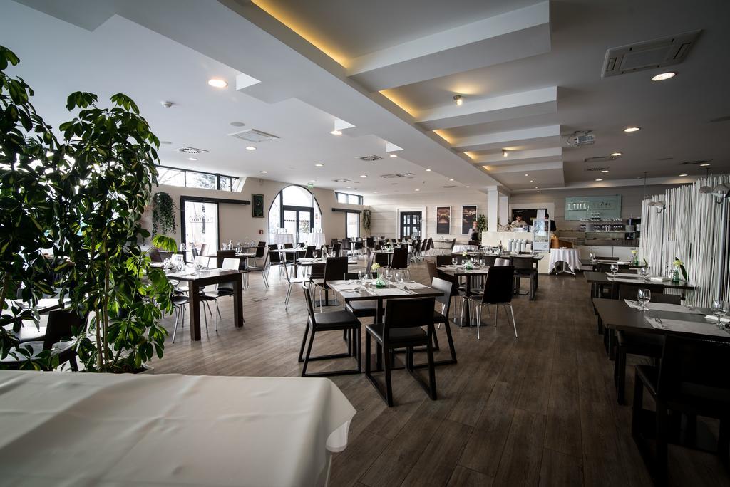 Hotel Villa Necas 질리나 외부 사진